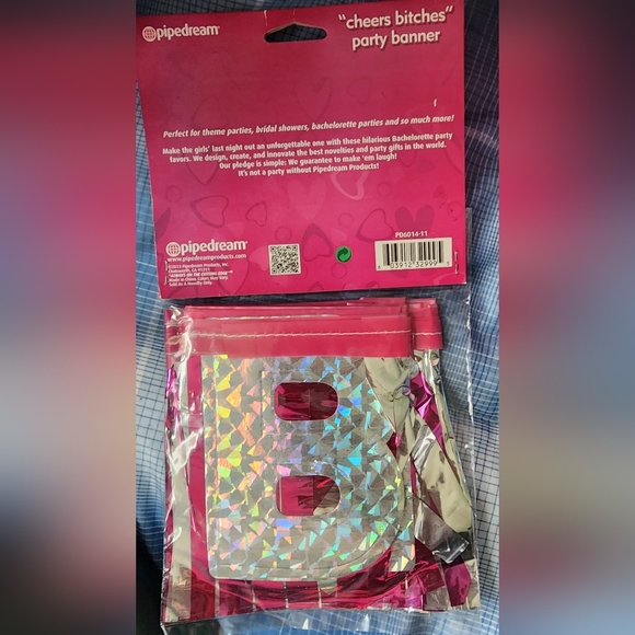New In Package Pipedream Bachelorette Party Favors Cheers Bitches Party Banner - Picture 4 of 4